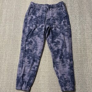 Athleta Farallon Printed Jogger Pants Purple Tie Dye Camo Athletic Sz 8 Cropped